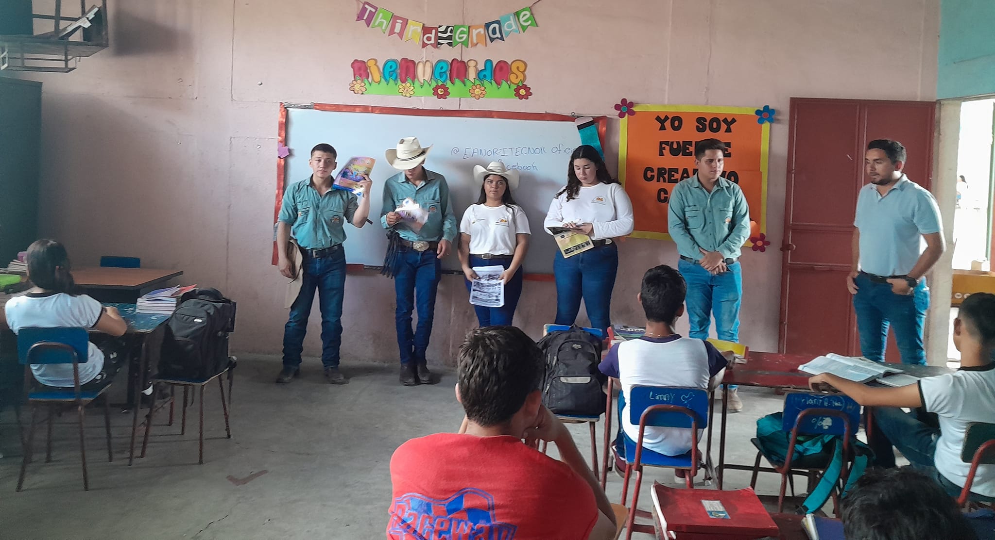 Promoción de carreras Perito Agrónomo y Perito en Industria de Alimentos en Bilingüe Estanzuelense y Maria de la Esperanza